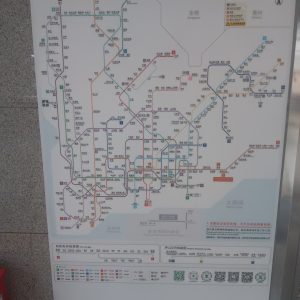 Orientierungskarten auf dem Bahnhof