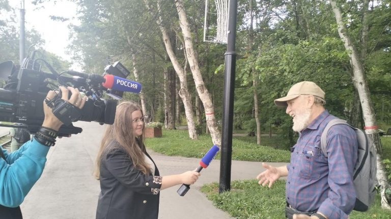 dann sogar ein Lied auf den Lippen