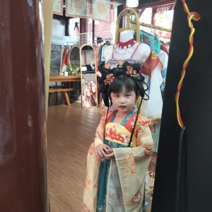 ein Ausstellungsmädchen