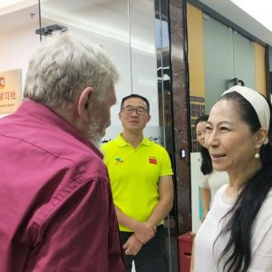 zwischn englisch chinesisch und deutsch