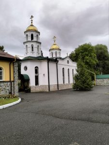 eine Kirche , ganz in der Nähe