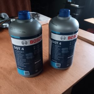 und die Hydraulikflüssigkeit (Bremsflüssigkeit