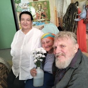 Alla auf ihrem Krankenbett